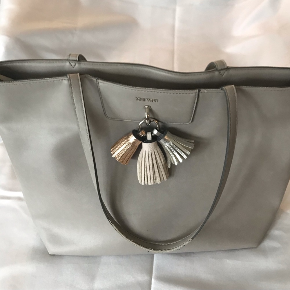 NINE WEST GRAY HANDBAG💕
